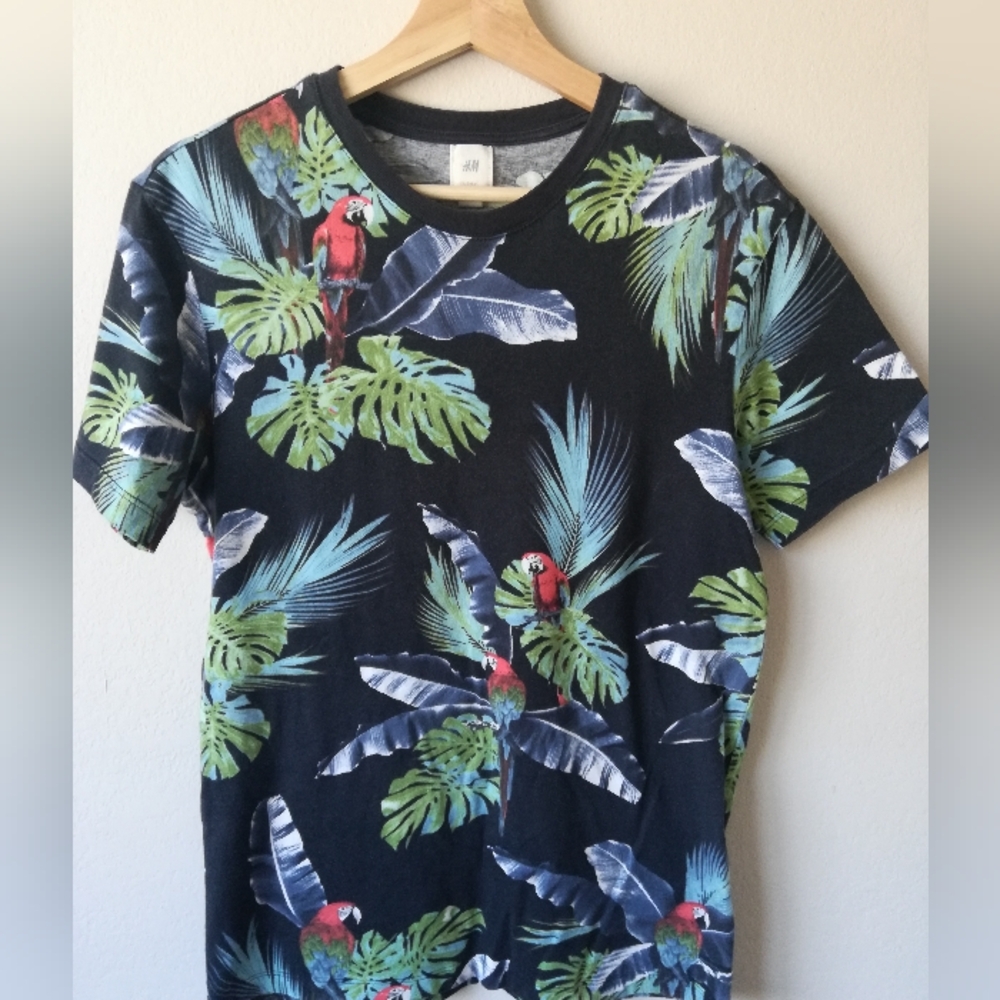 H&M Black T-Shirt with Parrot and Leaf Print